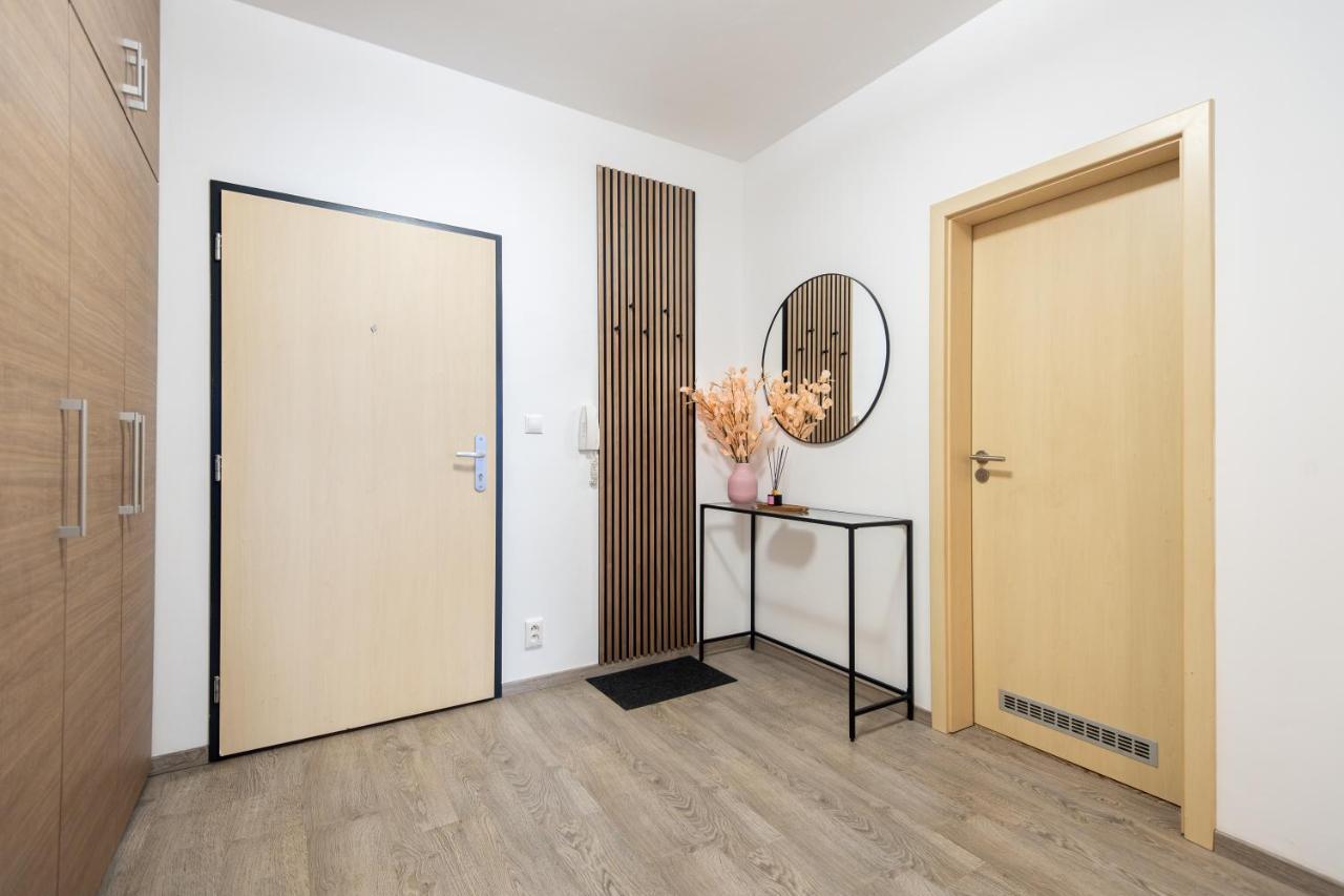 Nova Karolina Apartment اوسترافا المظهر الخارجي الصورة